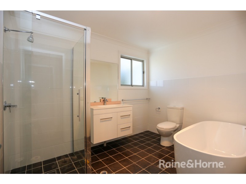 10 Rivett Place, Kelso NSW 2795