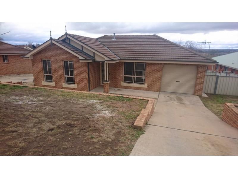 2/5 Dees Cl, Bathurst NSW 2795