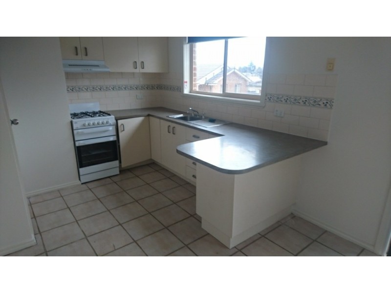 2/5 Dees Cl, Bathurst NSW 2795