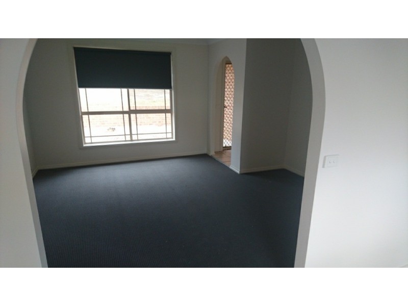 2/5 Dees Cl, Bathurst NSW 2795