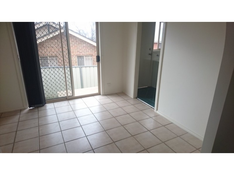2/5 Dees Cl, Bathurst NSW 2795