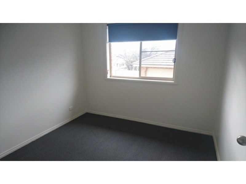 2/5 Dees Cl, Bathurst NSW 2795