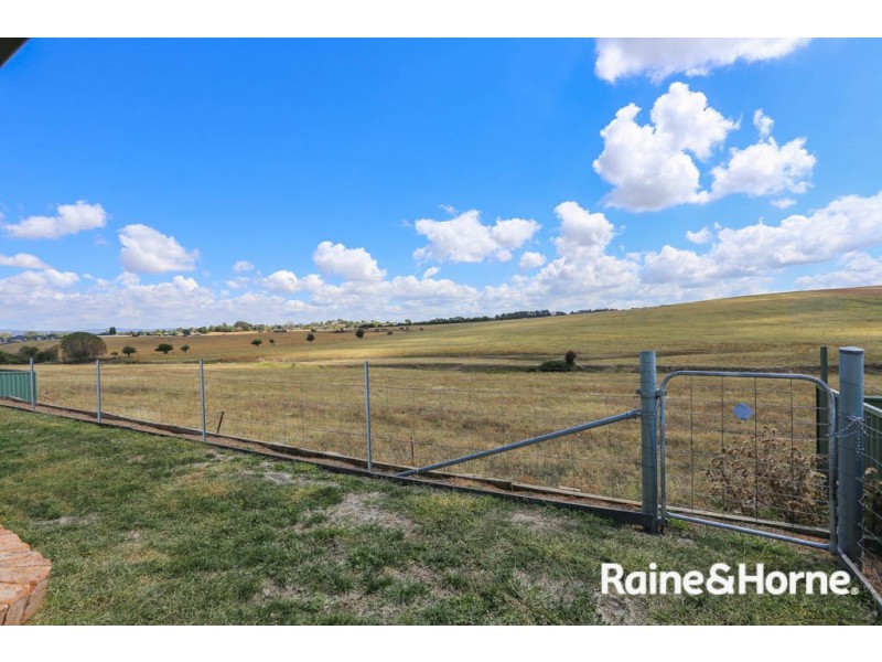30 Emerald Drive, Kelso NSW 2795
