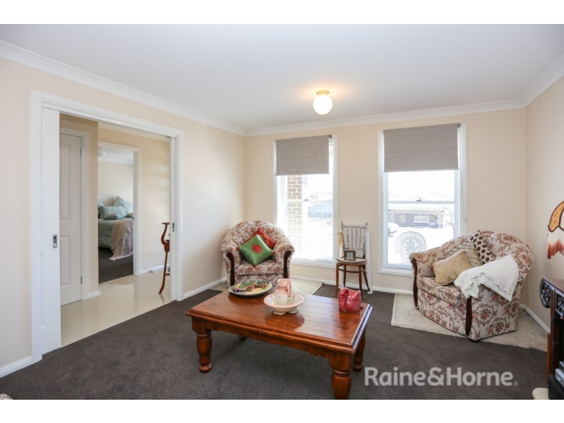 6 Barr Street, Windradyne NSW 2795