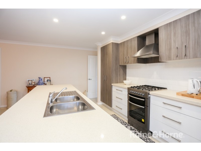 6 Barr Street, Windradyne NSW 2795