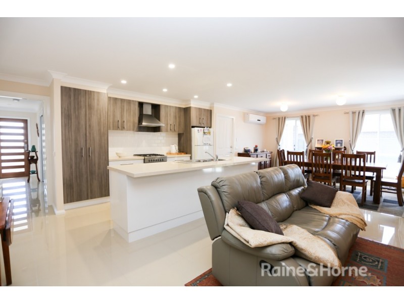 6 Barr Street, Windradyne NSW 2795