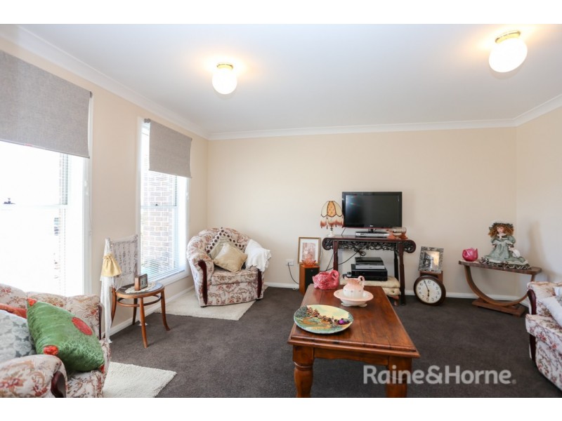 6 Barr Street, Windradyne NSW 2795