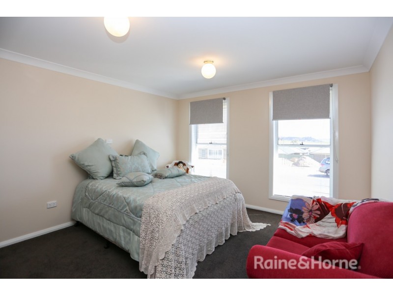 6 Barr Street, Windradyne NSW 2795