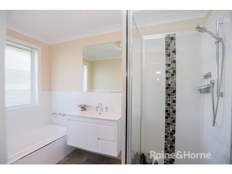 6 Barr Street, Windradyne NSW 2795