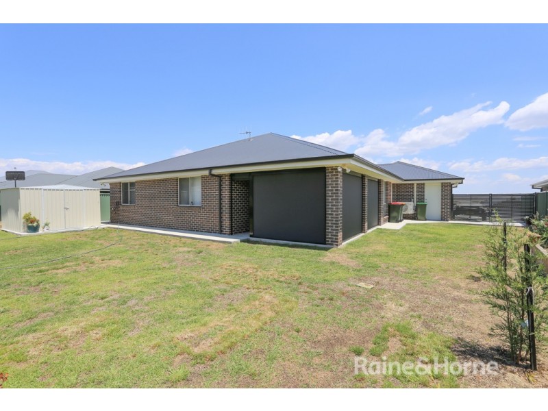 6 Barr Street, Windradyne NSW 2795