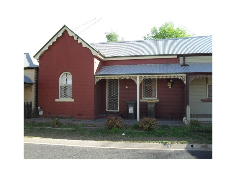 24 Lord St, Bathurst NSW 2795