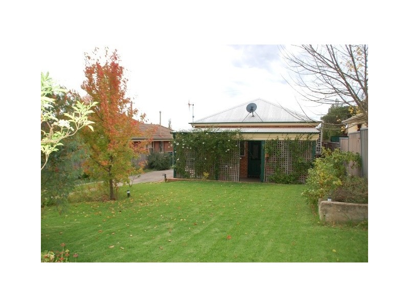 212 Rocket St, Bathurst NSW 2795