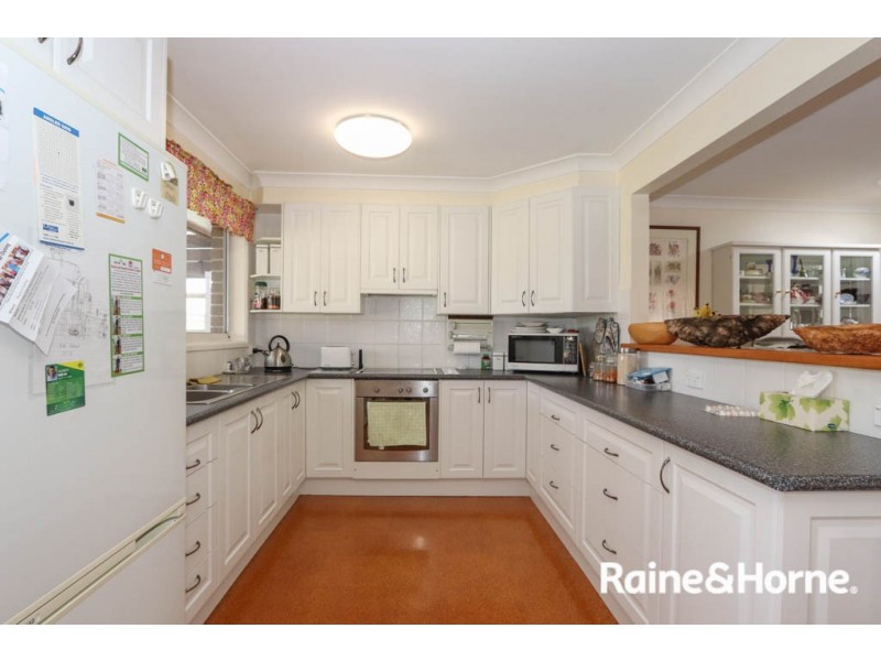 12 Jamison Place, Windradyne NSW 2795