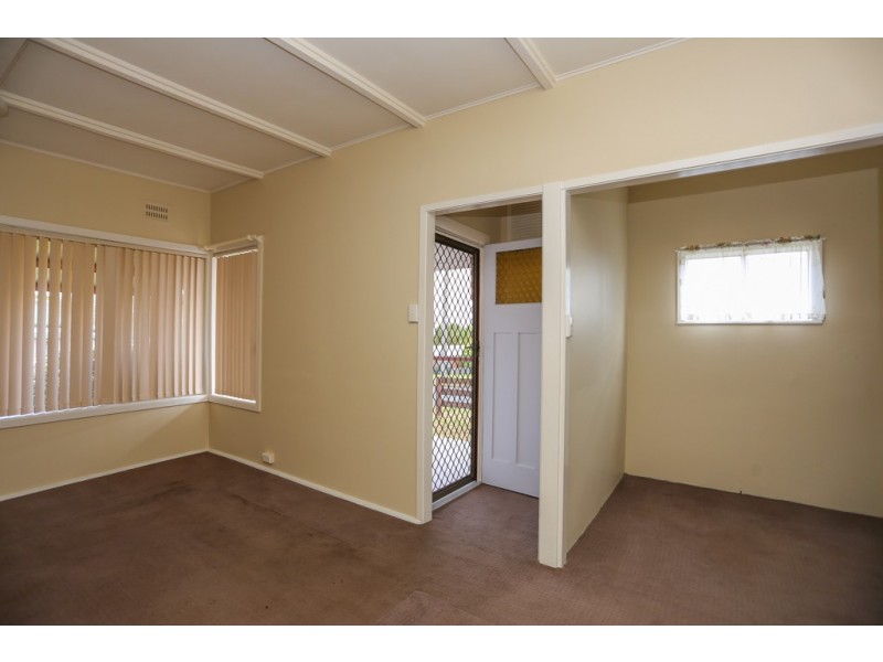 6 Pacific Way, West Bathurst NSW 2795