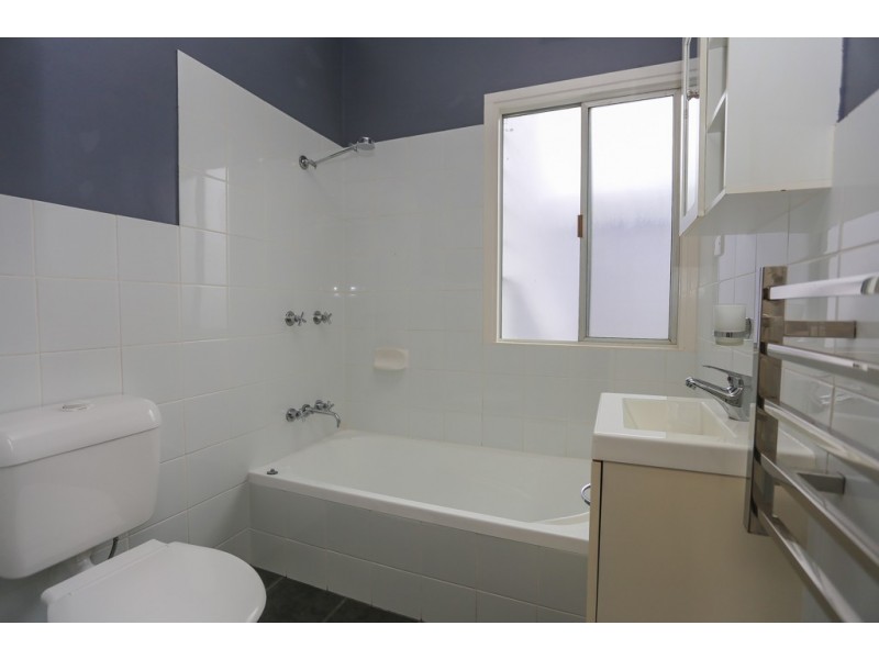 6 Pacific Way, West Bathurst NSW 2795