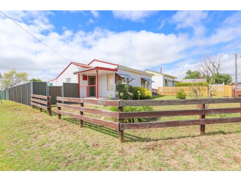 6 Pacific Way, West Bathurst NSW 2795