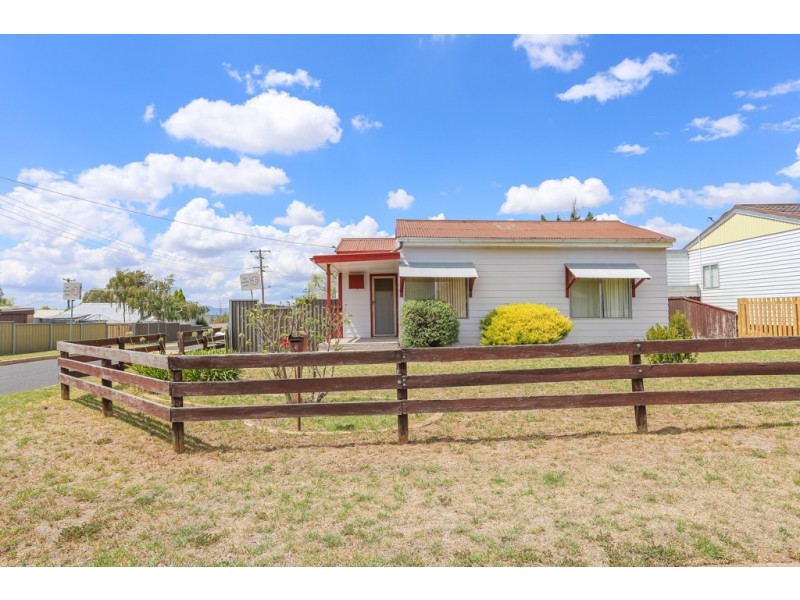 6 Pacific Way, West Bathurst NSW 2795