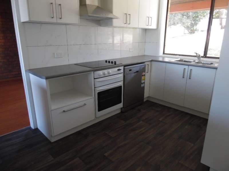 6 De Lisle Pl, Bathurst NSW 2795