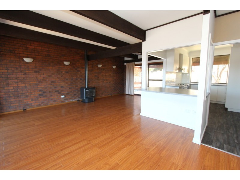 6 De Lisle Pl, Bathurst NSW 2795