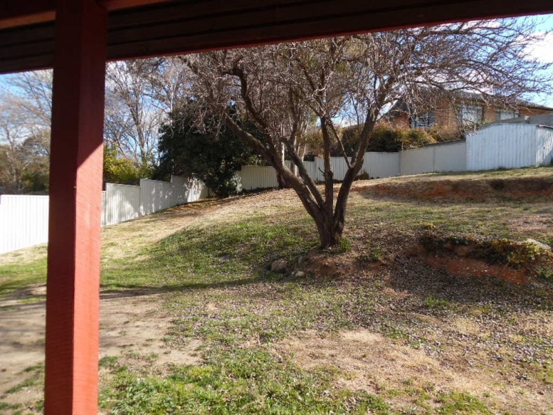 6 De Lisle Pl, Bathurst NSW 2795