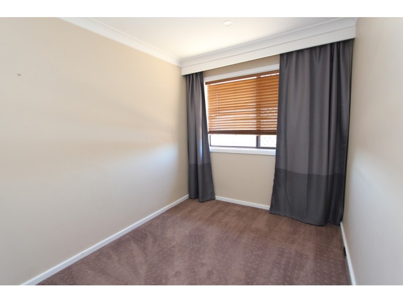 6 De Lisle Pl, Bathurst NSW 2795