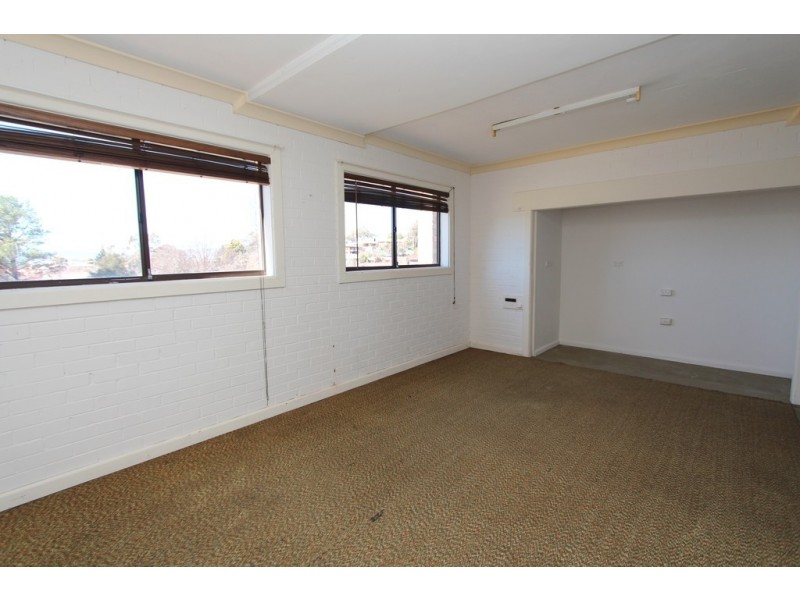 6 De Lisle Pl, Bathurst NSW 2795