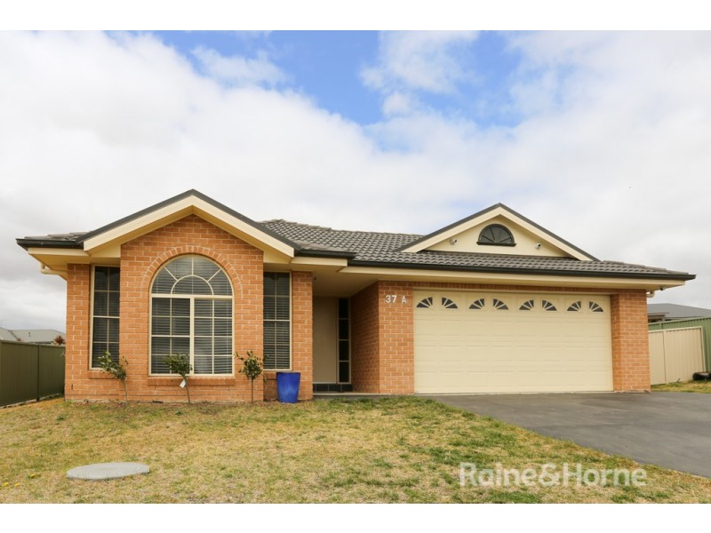 37a Sapphire Crescent, Kelso NSW 2795