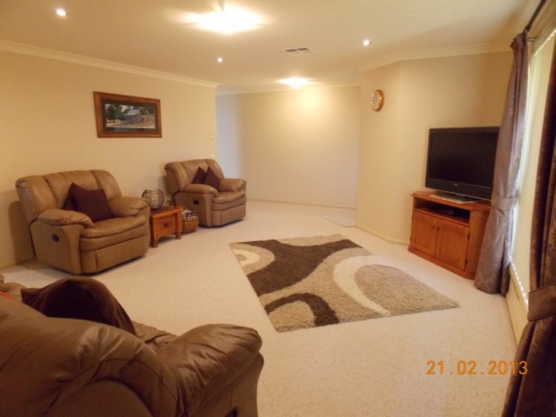 66 Blue Ridge Drive, Bathurst NSW 2795