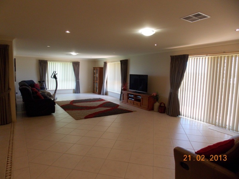 66 Blue Ridge Drive, Bathurst NSW 2795