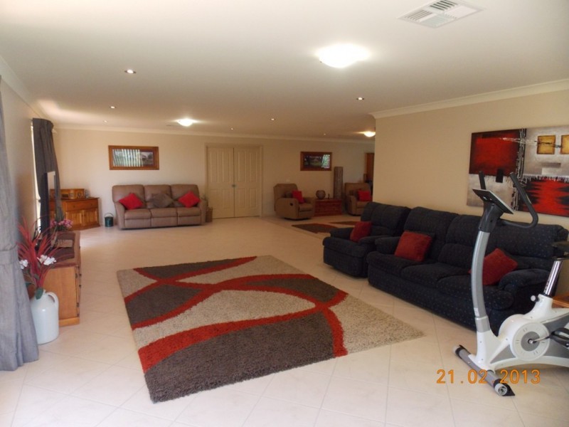 66 Blue Ridge Drive, Bathurst NSW 2795