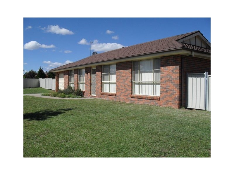 2 Dougan Close, Bathurst NSW 2795