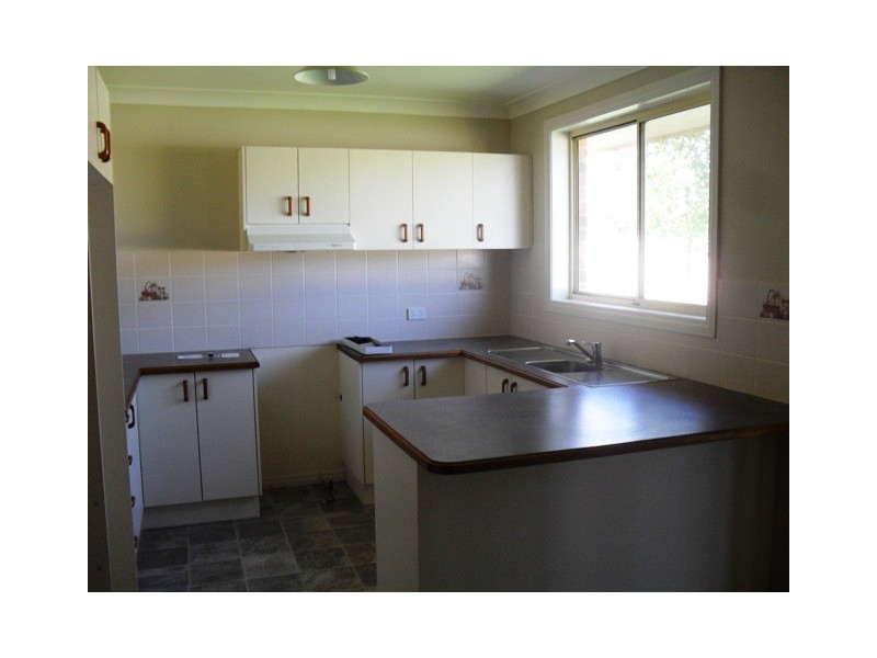 2 Dougan Close, Bathurst NSW 2795