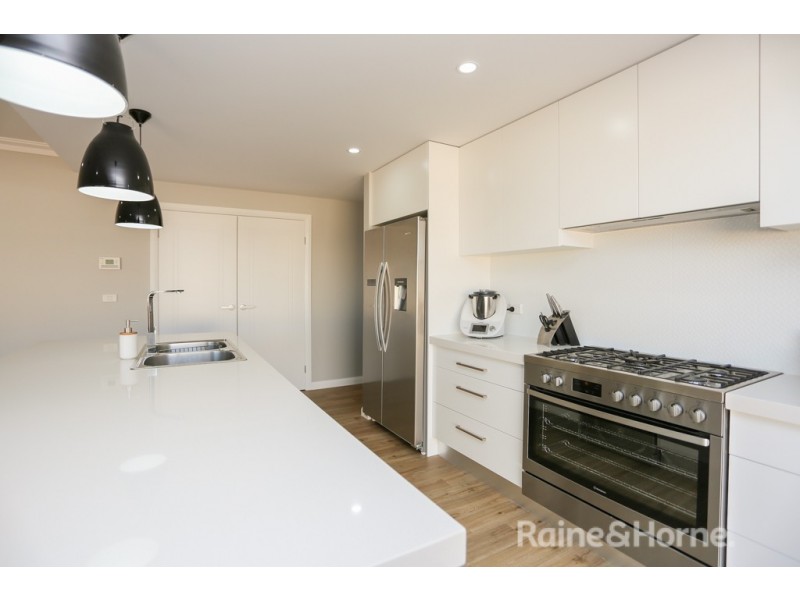 8 Kemp Street, Eglinton NSW 2795