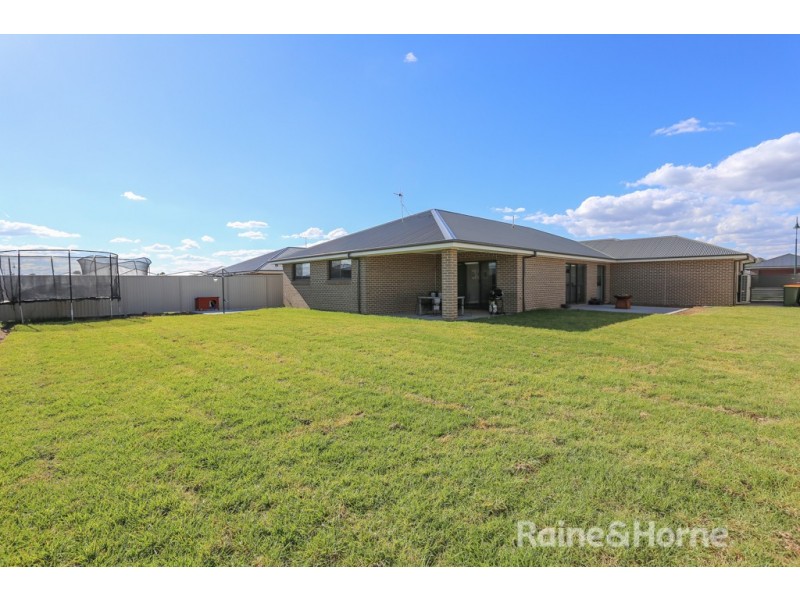 8 Kemp Street, Eglinton NSW 2795
