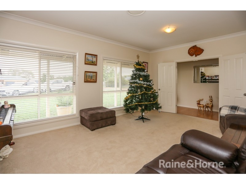 127 Blue Ridge Drive, White Rock NSW 2795
