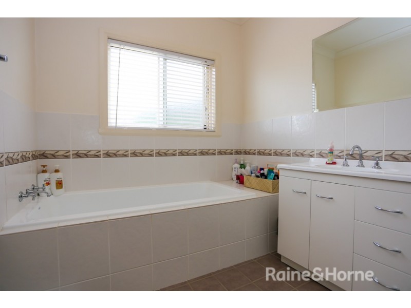 127 Blue Ridge Drive, White Rock NSW 2795