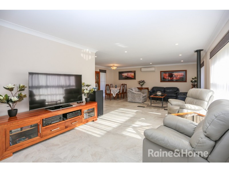 24 Scotford Place, Bathurst NSW 2795