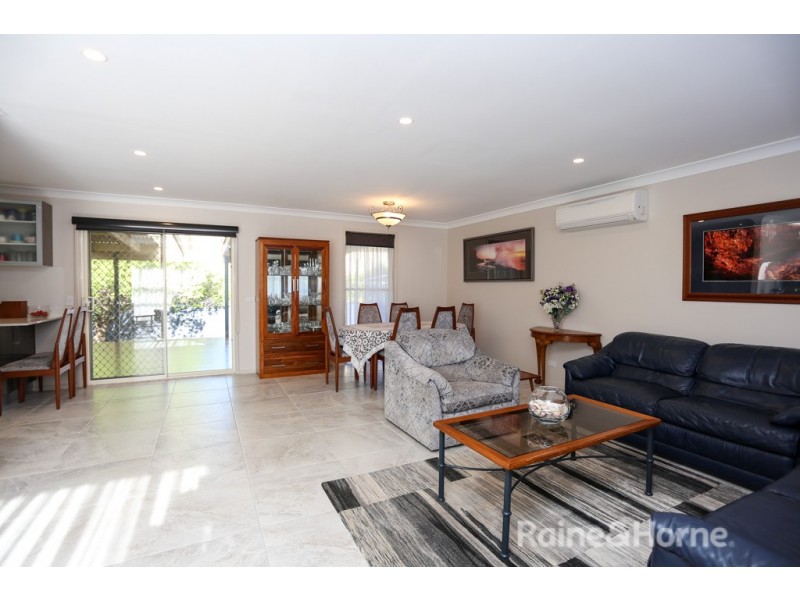 24 Scotford Place, Bathurst NSW 2795