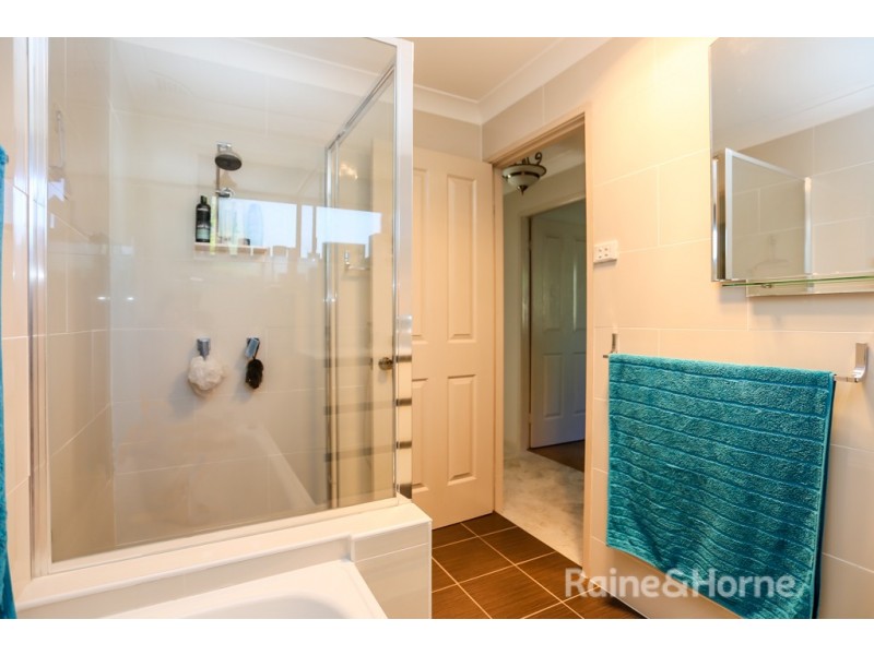 24 Scotford Place, Bathurst NSW 2795