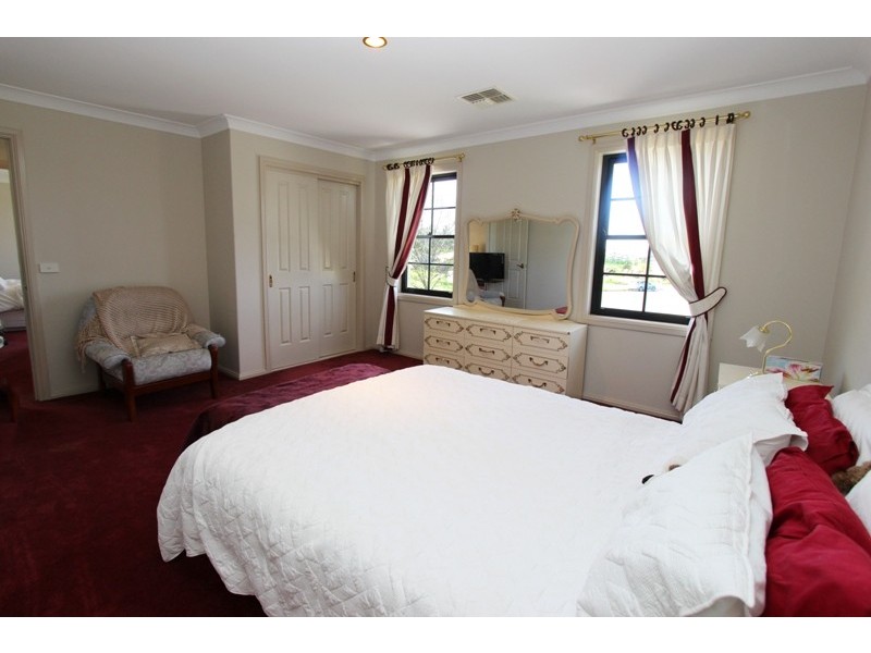 1 Lister Crescent, Kelso NSW 2795
