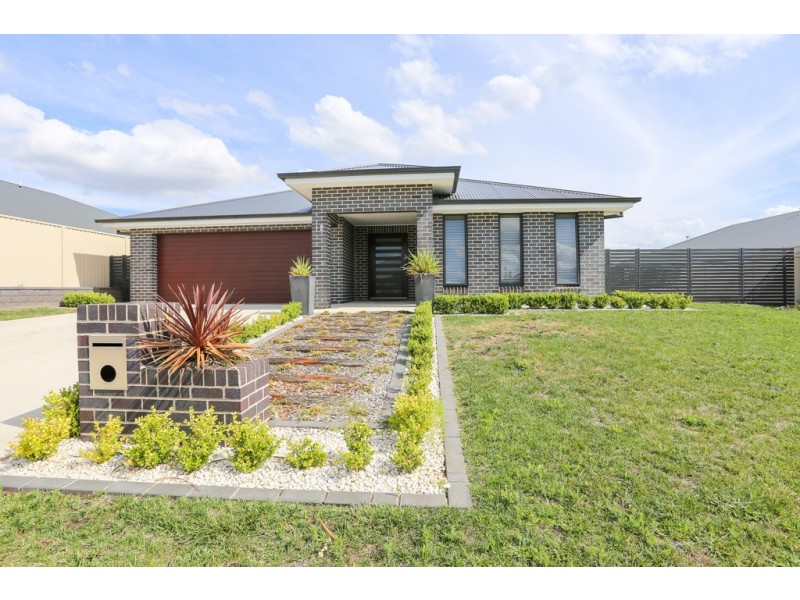 12 Coates Drive, Kelso NSW 2795