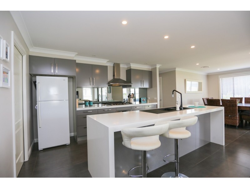 12 Coates Drive, Kelso NSW 2795