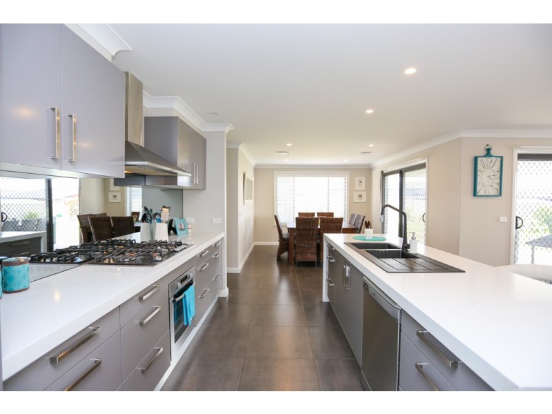 12 Coates Drive, Kelso NSW 2795