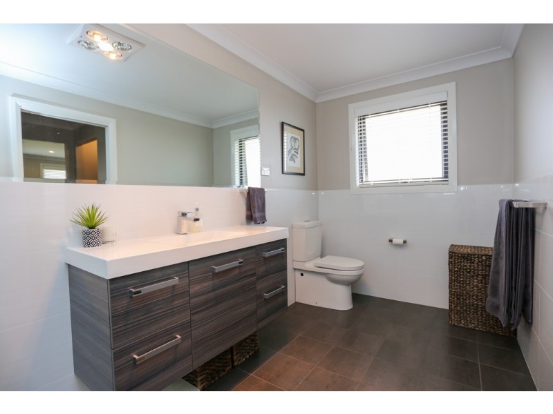 12 Coates Drive, Kelso NSW 2795