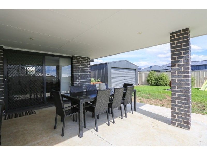 12 Coates Drive, Kelso NSW 2795