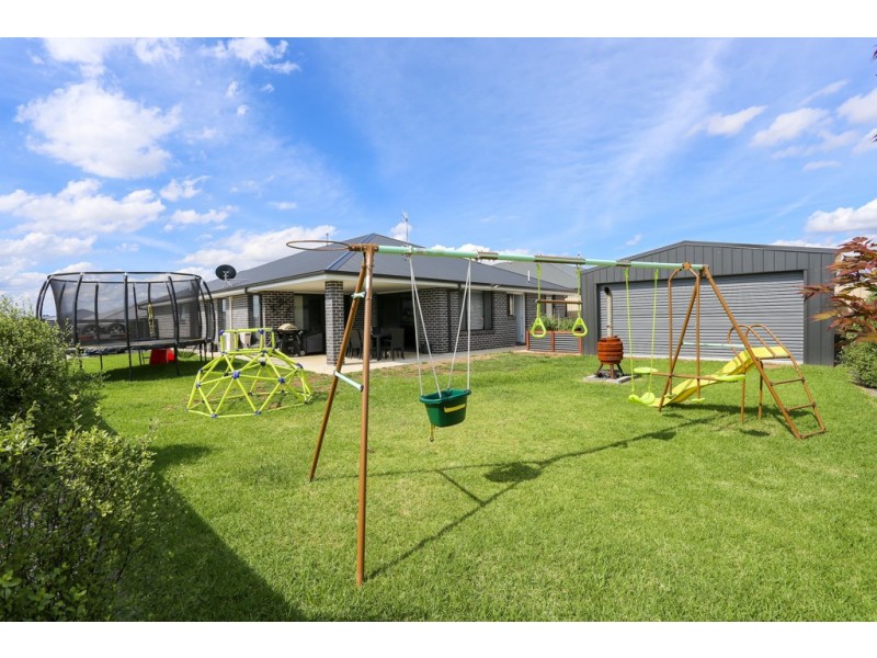 12 Coates Drive, Kelso NSW 2795