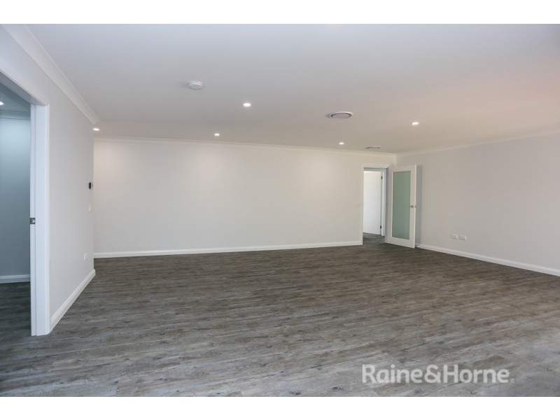 5 Barr Street, Windradyne NSW 2795