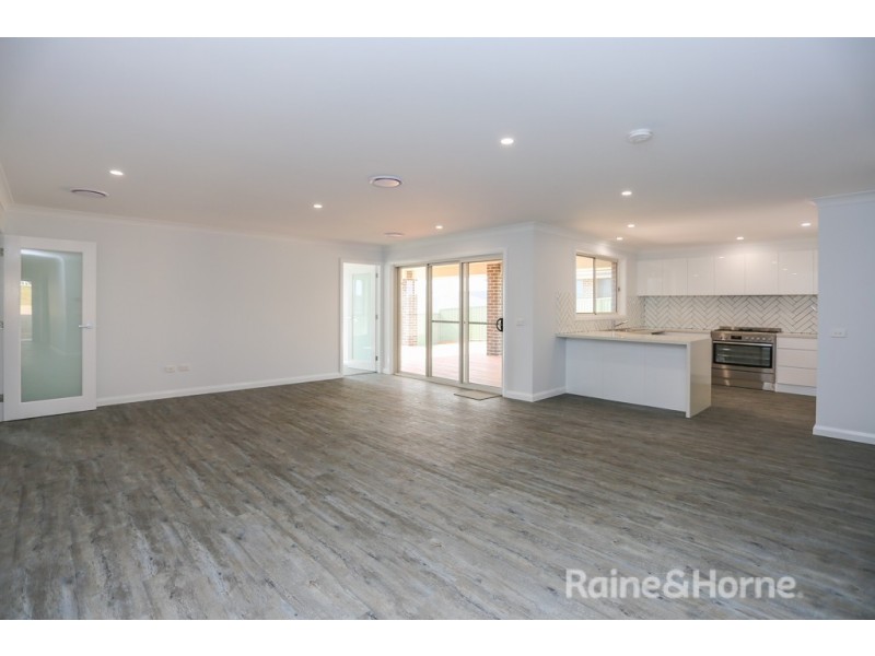 5 Barr Street, Windradyne NSW 2795