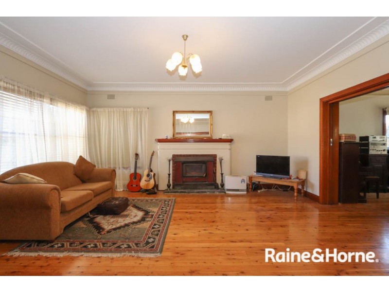 99 Rocket Street, Bathurst NSW 2795