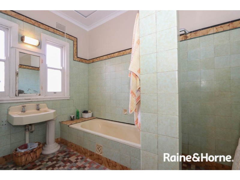 99 Rocket Street, Bathurst NSW 2795